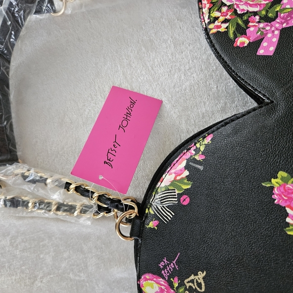 Betsey Johnson LARGE Heart Tote Purse-New w/tags - Picture 5 of 7